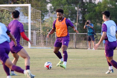 Nguyễn Xuân Son muốn giúp tuyển Việt Nam vô địch ASEAN Cup 2024 - Ảnh 1. Nguyễn Xuân Son muốn giúp tuyển Việt Nam vô địch ASEAN Cup 2024 - Ảnh 1.
