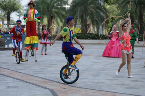 Rộn ràng các hoạt động đường phố tại 8Wonder Winter Festival - Ảnh 6. Rộn ràng các hoạt động đường phố tại 8Wonder Winter Festival - Ảnh 6.