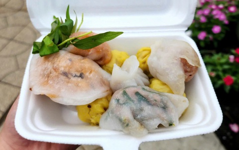 Lễ hội ẩm thực Chợ Lớn: Khách than có tiền cũng khó mua, há cảo, sủi cảo, bánh hẹ hết quá sớm - Ảnh 4. Lễ hội ẩm thực Chợ Lớn: Khách than có tiền cũng khó mua, há cảo, sủi cảo, bánh hẹ hết quá sớm - Ảnh 4.