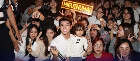Khán giả xếp hàng từ 4 giờ sáng vì Anh trai say hi; Điện ảnh Hàn lên án tổng thống Yoon Seok Yeol - Ảnh 4. Khán giả xếp hàng từ 4 giờ sáng vì Anh trai say hi; Điện ảnh Hàn lên án tổng thống Yoon Seok Yeol - Ảnh 4.