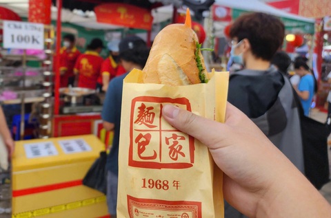 Lễ hội ẩm thực Chợ Lớn: Khách than có tiền cũng khó mua, há cảo, sủi cảo, bánh hẹ hết quá sớm - Ảnh 5. Lễ hội ẩm thực Chợ Lớn: Khách than có tiền cũng khó mua, há cảo, sủi cảo, bánh hẹ hết quá sớm - Ảnh 5.