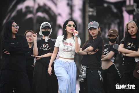 Chi Pu sexy, Soobin nhảy máu lửa trong tổng duyệt 8WONDER Winter 2024 - Ảnh 2. Chi Pu sexy, Soobin nhảy máu lửa trong tổng duyệt 8WONDER Winter 2024 - Ảnh 2.