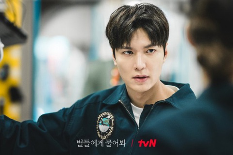 Khán giả xếp hàng từ 4 giờ sáng vì Anh trai say hi; Điện ảnh Hàn lên án tổng thống Yoon Seok Yeol - Ảnh 9. Xếp hàng từ 4h sáng đợi Anh trai say hi; Các nhà làm phim Hàn lên án Tổng thống Yoon Suk Yeol - Ảnh 10.
