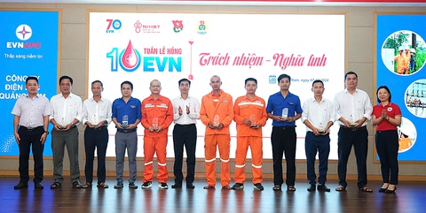 Người lao động Công ty Điện lực Quảng Nam tình nguyện hiến máu - Ảnh 3.