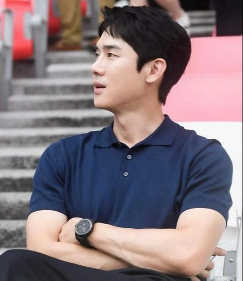 Yoo Yeon Seok không cần cố để tròn vai trong Khi điện thoại đổ chuông vì ngoài đời là tổng tài triệu - Ảnh 6. Tổng tài Yoo Yeon Seok của Khi điện thoại đổ chuông giàu từ trên phim ra ngoài đời - Ảnh 6.