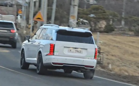 Hyundai Palisade đời mới lộ mặt ngoài thực tế- Ảnh 4. Hyundai Palisade đời mới lộ mặt ngoài thực tế - Ảnh 3.