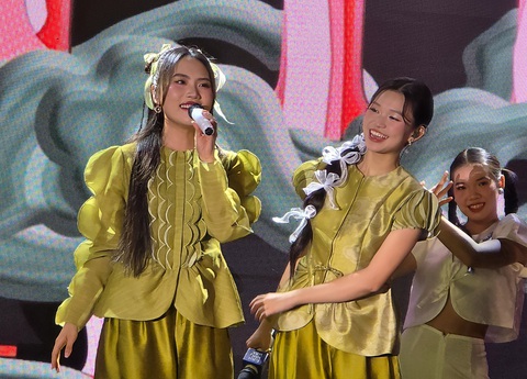 Phương Mỹ Chi ủng hộ bạn thân Phương Duyên đóng 'Kính vạn hoa' - Ảnh 2. Phương Mỹ Chi ủng hộ bạn thân Phương Duyên đóng 'Kính vạn hoa' - Ảnh 2.