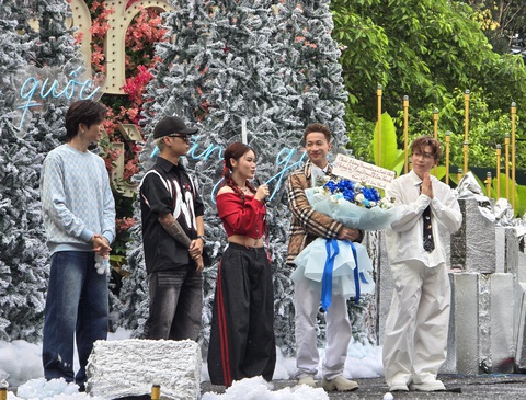 S.T Sơn Thạch ốm suốt 4 tháng nhưng vẫn bùng nổ ở Anh trai vượt ngàn chông gai - Ảnh 4. S.T Sơn Thạch ốm suốt 4 tháng nhưng vẫn bùng nổ ở Anh trai vượt ngàn chông gai - Ảnh 4.