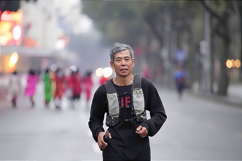 Chạy để góp một ngọn lửa cho việc quan tâm chăm sóc người cao tuổi - Ảnh 3. Chạy để góp một ngọn lửa cho việc quan tâm chăm sóc người cao tuổi - Ảnh 3.