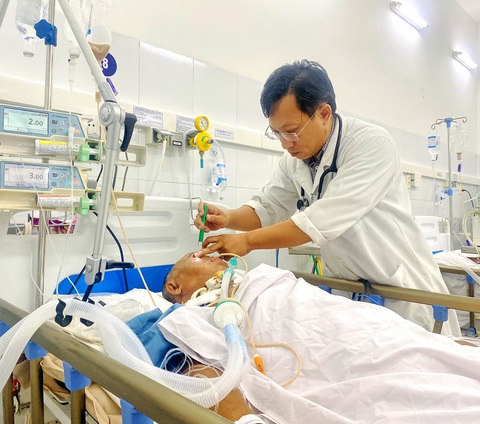 Trời trở mùa, nhiều người mắc bệnh đường hô hấp - Ảnh 2. Trời trở mùa, nhiều người mắc bệnh đường hô hấp - Ảnh 2.