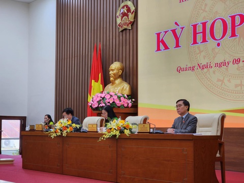Quảng Ngãi hỗ trợ cán bộ dôi dư do sắp xếp đơn vị hành chính cấp xã thế nào? - Ảnh 1.