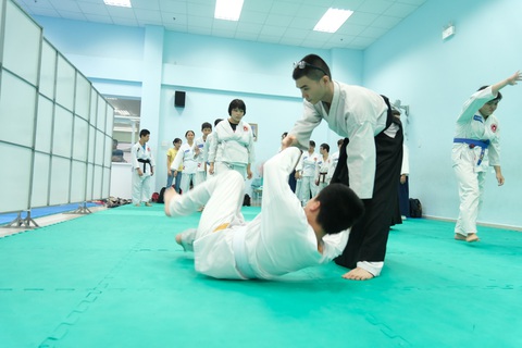 Thầy khiếm thị mang 'ánh sáng' cho trò khuyết tật - Ảnh 1.