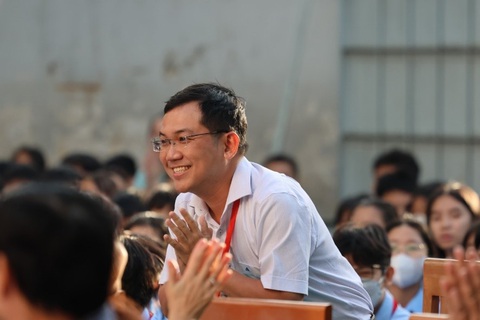Tiết học ngắn nhưng đầy thú vị và bổ ích...- Ảnh 2. Thầy Lê Minh Kim Long, phó hiệu trưởng Trường THCS Gò Vấp, hy vọng chương trình có thể lan tỏa thêm đến học sinh của nhiều trường khác - Ảnh: Hồng Thắm