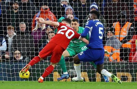 Nunez đá dội cột 4 lần, Liverpool vẫn thắng đậm Chelsea- Ảnh 2. Jota ghi bàn mở tỉ số - Ảnh: REUTERS