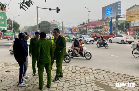 Cầm dao vào cướp ngân hàng ở Cửa Lò- Ảnh 1. Lãnh đạo Công an tỉnh Nghệ An đang trực tiếp chỉ đạo truy bắt nghi phạm cướp ngân hàng ở Cửa Lò - Ảnh: DOÃN HÒA