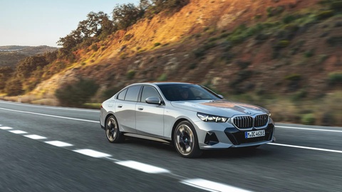 Người lái BMW có thể đánh mắt để xe tự chuyển làn- Ảnh 1. BMW và các thương hiệu lớn vẫn đang âm thầm đua công nghệ tự lái - Ảnh: BMW