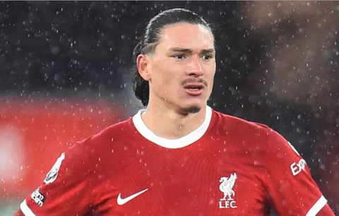 Darwin Nunez lập kỷ lục sút trúng 'bàn thờ' ở Premier League- Ảnh 1. Darwin Nunez thẫn thờ vì... "đời quá đen" - Ảnh: Getty