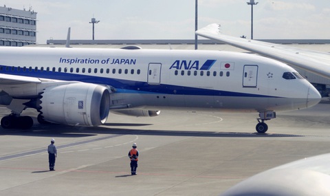 Hai máy bay va chạm tại sân bay Itami, Nhật Bản- Ảnh 1. Máy bay của Hãng hàng không All Nippon Airways - Ảnh: KYODO