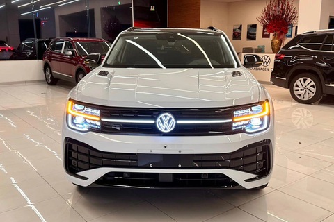Loạt xe mới về Việt Nam chờ ra mắt: Đa phần là xe Trung Quốc, gây chú ý nhất vẫn là Suzuki Jimny- Ảnh 5. Sau Viloran, Volkswagen Việt Nam sẽ đưa về một mẫu xe mới khác là Teramont X. Đây là mẫu SUV cùng phân khúc với Teramont nhưng sở hữu cấu hình 5 chỗ thay vì 7 chỗ, giá dự kiến 2,168 tỉ đồng. Theo nhân viên tư vấn bán hàng, giá trên nhiều khả năng sẽ được giữ nguyên khi xe chính thức ra mắt - Ảnh: Đại lý Volkswagen/Facebook