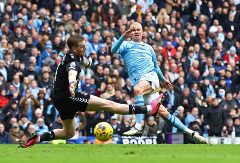 Haaland ghi bàn sau gần 3 tháng tịt ngòi, Man City đánh bại Everton- Ảnh 4. Haaland ghi bàn thứ 2 - Ảnh: REUTERS
