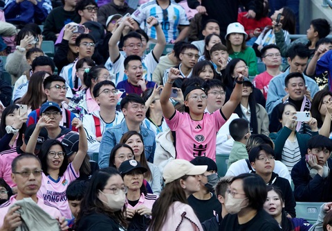 Khán giả Hong Kong được hoàn tiền vì Messi không thi đấu- Ảnh 1. Khán giả Hong Kong đến xem Inter Miami thi đấu hôm 4-2 - Ảnh: GETTY