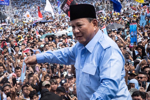 Ứng viên tổng thống Indonesia Prabowo Subianto chào đón 100.000 người ủng hộ tại sự kiện vận động tranh cử ở sân vận động Bung Karno, thủ đô Jakarta ngày 10-2 - Ảnh: AFP Ứng viên tổng thống Indonesia Prabowo Subianto chào đón 100.000 người ủng hộ tại sự kiện vận động tranh cử ở sân vận động Bung Karno, thủ đô Jakarta ngày 10-2 - Ảnh: AFP