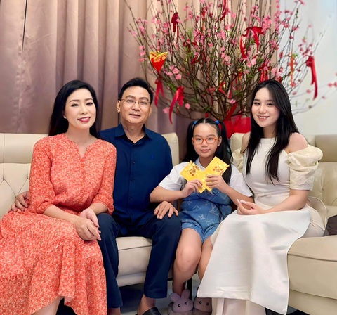 Gia đình hạnh phúc của nghệ sĩ Trịnh Kim Chi - Ảnh: NVCC Gia đình hạnh phúc của nghệ sĩ Trịnh Kim Chi - Ảnh: NVCC