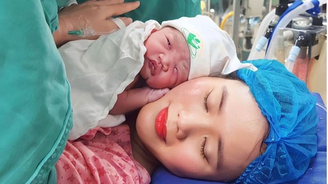 Hơn 2.000 ‘rồng vàng’ được sinh ra trong ngày mùng 1 Tết- Ảnh 1. "Rồng vàng" chào đời đêm giao thừa tại Bệnh viện Phụ sản Hà Nội - Ảnh do bệnh viện cung cấp