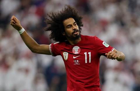 CĐV chỉ trích chung kết Asian Cup 2023 là 'tệ nhất từ trước đến nay'- Ảnh 1. Akram Afif mang về ba bàn thắng cho tuyển Qatar ở chung kết Asian Cup 2023 - Ảnh: REUTERS