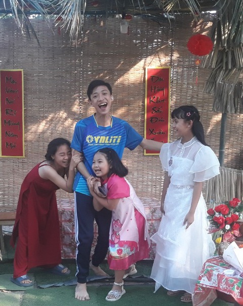 Cậu học trò lớp 11 làm Vui xuân ngay sân nhà mình