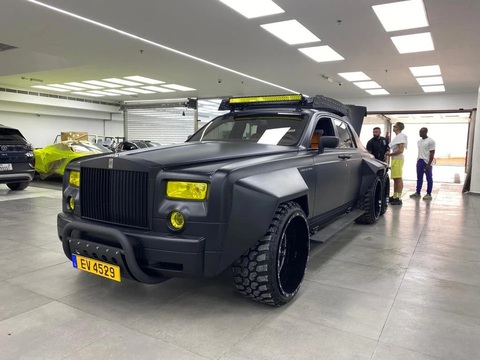 Rolls-Royce Phantom 'tận thế' độ off-road 6 bánh, không phải bán tải- Ảnh 1. Chiếc Rolls-Royce Phantom độ 6x6 độc đáo đã được rao bán gần 2 năm với giá 5,2 triệu USD - Ảnh: ALEXANDRE DANTON
