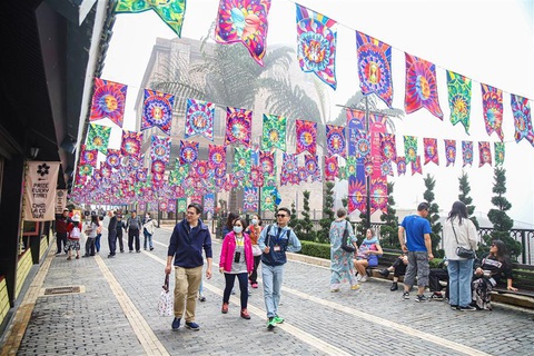 Du khách tưng bừng trẩy hội xuân tại Sun World Ba Na Hills- Ảnh 10. Lễ hội Mùa xuân sẽ còn kéo dài để chào đón du khách đến du xuân với Sun World Ba Na Hills