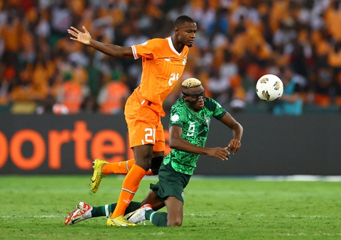 Bờ Biển Ngà vô địch AFCON 2023- Ảnh 2. Bờ Biển Ngà (trái) xứng đáng vô địch khi chơi vượt trội so với Nigeria - Ảnh: REUTERS