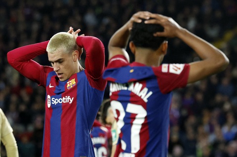 Tin tức thể thao sáng 12-2: Barca lại gây thất vọng- Ảnh 1. Sự thất vọng của các cầu thủ Barca trong trận hòa Granada - Ảnh: REUTERS