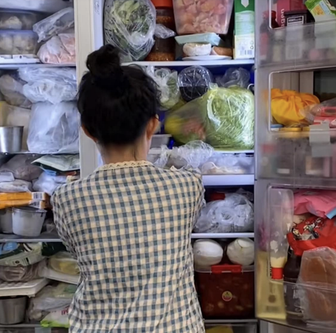 Ảnh vui mùng 3 Tết: Cảnh báo va chạm xịn, đụng vào là kêu 'éc éc'- Ảnh 3. Mùng 2 chợ bán rồi mà mẹ...
