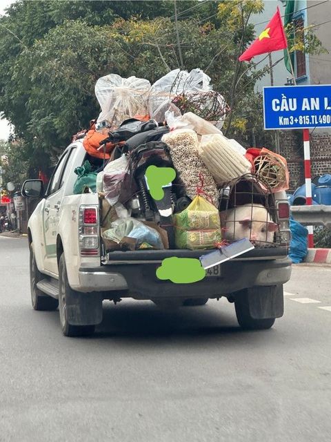 Ảnh vui mùng 3 Tết: Cảnh báo va chạm xịn, đụng vào là kêu 'éc éc'- Ảnh 7. Nhân bánh chưng hơi buồn đấy.