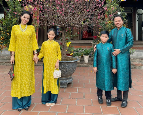 Vợ chồng Trang Nhung và hai con du xuân Tết Giáp Thìn - Ảnh: NVCC Vợ chồng Trang Nhung và hai con du xuân Tết Giáp Thìn - Ảnh: NVCC