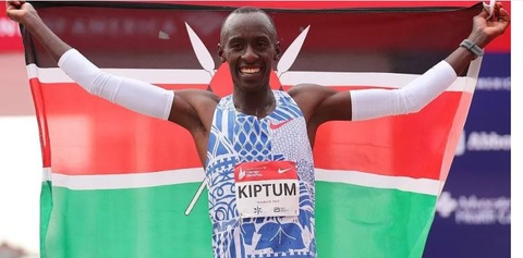 Kỷ lục gia marathon thế giới Kelvin Kiptum qua đời vì tai nạn giao thông- Ảnh 1. Kỷ lục gia marathon thế giới Kelvin Kiptum qua đời vì tai nạn giao thông - Ảnh: Getty Images