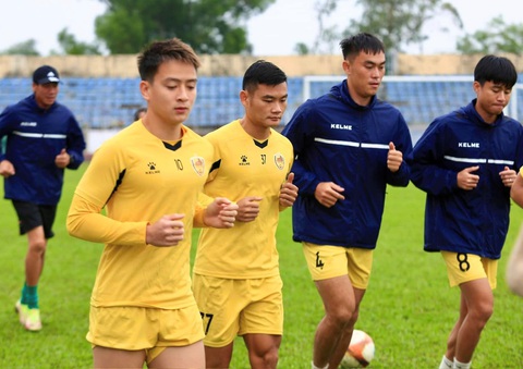 Mùng 3 Tết, nhiều đội V-League khai xuân tập luyện- Ảnh 3. CLB Quảng Nam chuẩn bị cho chuyến làm khách ở Bình Dương - Ảnh: CLBQN