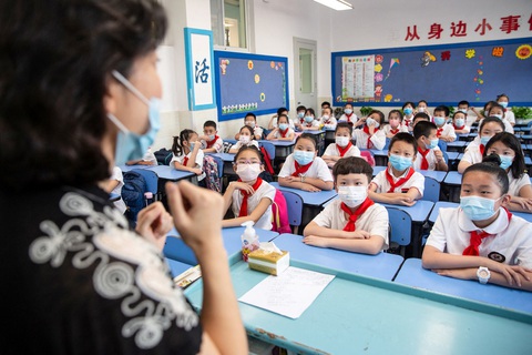 Số học sinh mẫu giáo và tiểu học Trung Quốc lần đầu giảm từ 2021 và 2022 - Ảnh: AFP Số học sinh mẫu giáo và tiểu học Trung Quốc lần đầu giảm từ 2021 và 2022 - Ảnh: AFP