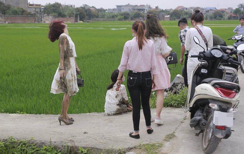 Ảnh vui 13-2: Lựa 'ngày lành' để xông đất đầu năm- Ảnh 1. Vây là “xông đất” dữ chưa?