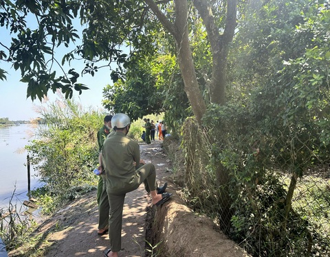 Hai mẹ con chết thương tâm trên đường đi chợ, nghi bị điện giật- Ảnh 2. Cơ quan công an đang điều tra vụ việc - Ảnh: HOÀI ANH