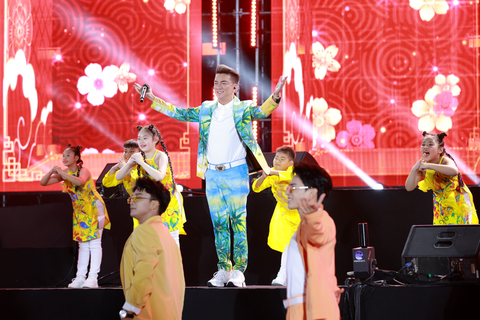 Đàm Vĩnh Hưng, Phương Mỹ Chi… mở màn siêu lễ hội Vibe Fest- Ảnh 1. “Ông hoàng nhạc Việt” Đàm Vĩnh Hưng mở màn siêu lễ hội Vibe Fest, hành trình du Xuân chính thức bắt đầu