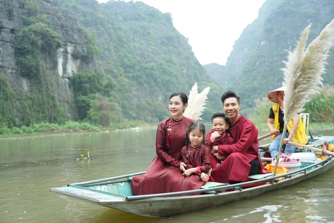 Ngọc Mai, Quốc Nghiệp cùng các con du xuân - Ảnh: NVCC Ngọc Mai, Quốc Nghiệp cùng các con du xuân - Ảnh: NVCC