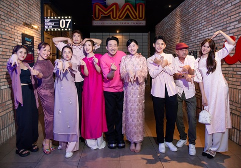 Trấn Thành và dàn diễn viên phim Mai giao lưu khán giả ở TP.HCM dịp Tết - Ảnh: ĐPCC Trấn Thành và dàn diễn viên phim Mai giao lưu khán giả ở TP.HCM dịp Tết - Ảnh: ĐPCC