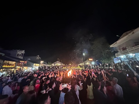Phố cổ Đồng Văn (Hà Giang) như nêm ngày Tết - Ảnh: A. NAM Phố cổ Đồng Văn (Hà Giang) như nêm ngày Tết - Ảnh: A.NAM