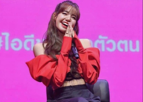 Lisa của nhóm BlackPink diện trang phục của nhà thiết kế Công Trí - Ảnh: Facebook Nguyễn Công Trí Lisa của nhóm BlackPink diện trang phục của nhà thiết kế Công Trí - Ảnh: Facebook Nguyễn Công Trí
