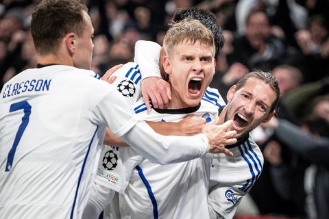 Kevin De Bruyne tỏa sáng giúp Man City thắng dễ Copenhagen- Ảnh 2. Niềm vui của Magnus Mattsson và đồng đội khi có được bàn thắng may mắn - Ảnh: Reuters
