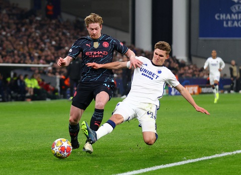 Kevin De Bruyne tỏa sáng giúp Man City thắng dễ Copenhagen- Ảnh 1. Kevin De Bruyne (áo đen) tỏa sáng trước Copenhagen - Ảnh: Reuters
