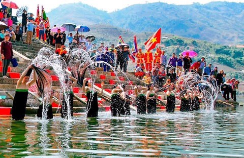 Lên bản Bo đón Tết- Ảnh 4. Lên bản Bo đón Tết- Ảnh 4.
